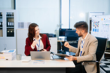 Those who work hard, win in the conference room new startup project