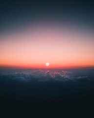 Obraz premium Stunning Sunset Over Clouds