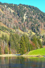 Der Leckner See in Bolgenach, Gemeinde Hittisau in Vorarlberg (Österreich)