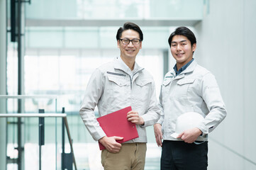 オフィスで働く男性エンジニア【撮影協力：スカパー東京メディアセンター】