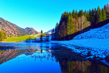 Der Leckner See in Bolgenach, Gemeinde Hittisau in Vorarlberg (Österreich)	