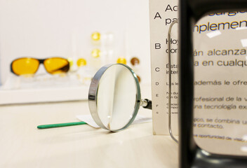 magnifying glass in the central part, on the right vision test through a square black magnifying...