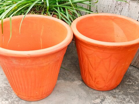 Empty pots isolated there