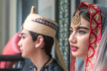 Obraz premium Portrait young male and female in elegance traditional Indian saree costumes 