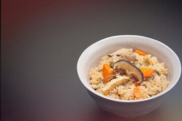 お正月に残ったお餅と米を一緒に炊き込んだ、うまみたっぷりの五目御飯