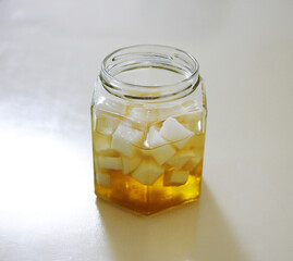 六角形のガラス瓶に漬けた はちみつ大根の写真素材