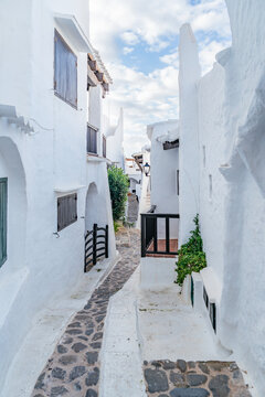 A scenic walk through the white alleys of Binibeca Vell, Menorca, where Mediterranean charm and tranquility blend perfectly.