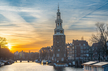 Obraz premium Canals of Amsterdam and the iconic Montelbaan tower by sunset