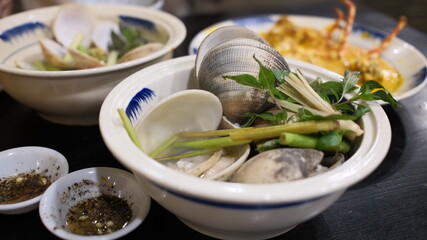 clams cook with lemongrass in Vietnamese cuisines 