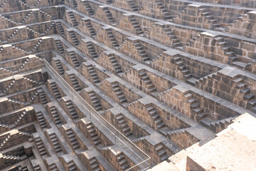 Stufen vom Chand Baori Stufenbrunnen in Abhaneri Rajasthan Indien