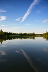 Staw, woda, sadzawka, jezioro, odbicie w wodzie © Stefan