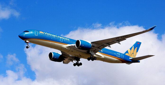 Vietnam Airlines plane Boeing 787 Dreamliner 