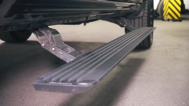 close-up video, Power-Deployable Running Boards on car
