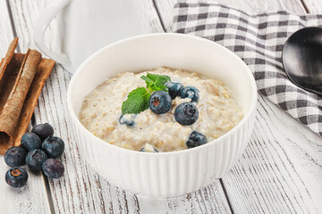 Oats porridge with blueberry
