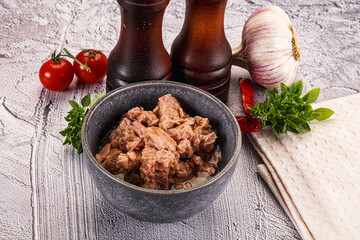 Canned tuna preserve for salad