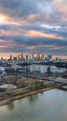 Warszawa, panorama miasta przy zachodzącym słońcu