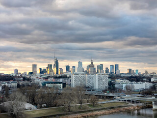 Warszawa, panorama miasta przy zachodzącym słońcu © hunter76