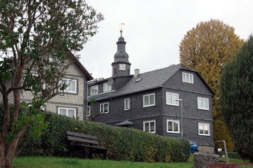 Naklejka premium Haeuser und Kirche in Meura