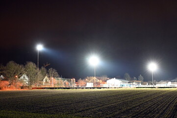 Fussballplatz bei Flutlicht © Fotolyse