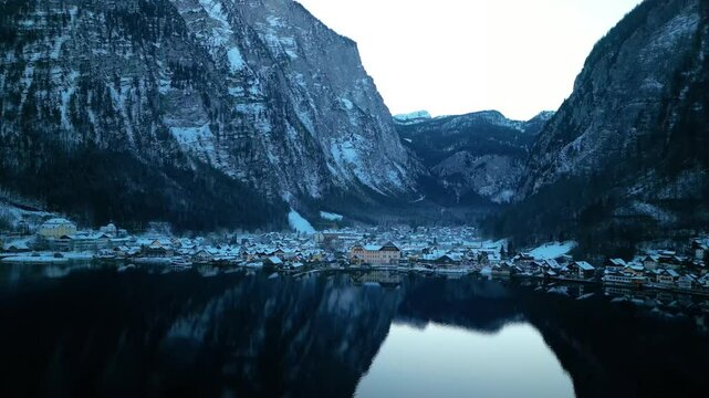 Discover the winter magic of Lake Hallstatt from above