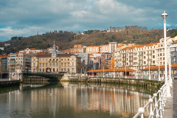 Fototapeta premium Scenic Bilbao Riverside with Historic and Modern Architecture