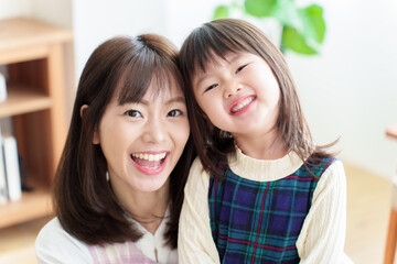 女の子とお母さん　ポートレート
