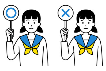 ○×マークのプラカードを上げる女子学生