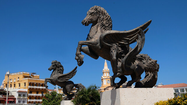 Monumento estatuas escultura muelle de los Pegasos Cartagena Colombia 2