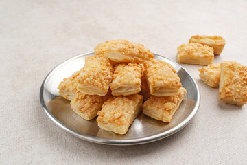 Crunchy pastry cookies with almond sprinkles 
