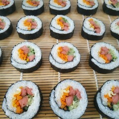 Flavorful Seaweed Roll Filled with Sausage, Cucumber, and Carrot 