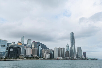 Obraz premium 湾仔から見る香港島のウォーターフロント