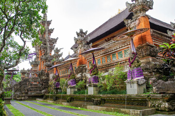 緻密な彫刻が美しいサラスワティー寺院