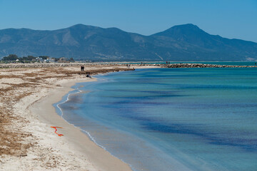 Calme bord de mer au printemps