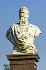 Obraz premium Marble bust, memorial to King and Emperor Friedrich III, spa garden, Bad Homburg vor der Höhe, Hesse, Germany, Europe