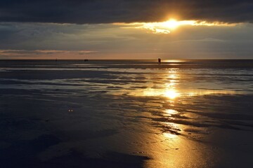 Naklejka premium Sunset over the mud flats, beach of Norddorf, Amrum, North Frisian Island, North Frisia, Schleswig-Holstein, Germany, Europe