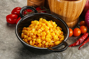 Sweet canned ripe corn grain