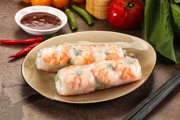Vietnamese spring roll with prawn
