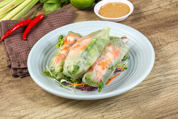 Vietnamese spring roll with prawn and salad