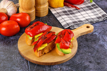 Bruschetta with avocado and grilled pepper