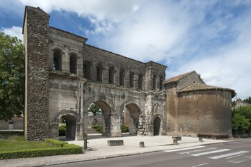 Roman city gate, Porte d'Arroux, Autun, Sa&ocirc;ne-et-Loire, France, Europe
