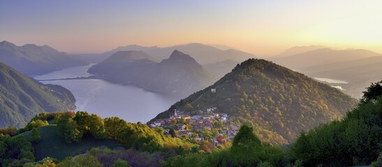 Obraz premium Sunset, Panoramablick, village Brè sopra Lugano with lake Lugano, Lugano, Canton of Ticino, Switzerland, Europe