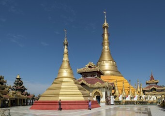 Naklejka premium Kyaik Tan Lan Pagoda, Kyaikthanlan Paya, Mawlamyine or Mawlamyain, Mon State, Burma, Myanmar, Asia