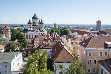 Obraz premium Upper town with Alexander Nevski Cathedral, Aleksander Nevski Cathedral, view from the tower of Toomkirik Cathedral, Tallinn, Estonia, Europe
