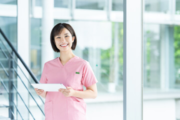 若い女性の医療従事者