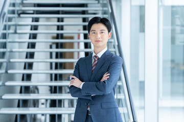 オフィスで働くビジネスマン