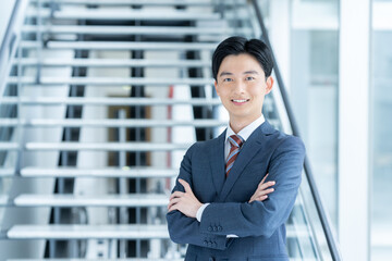 オフィスで働くビジネスマン