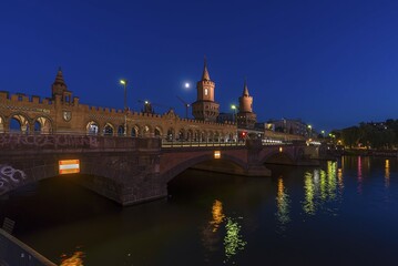 Oberbaum bridge over the Spree in the evening light, Kreuzberg, Berlin, Germany, Europe