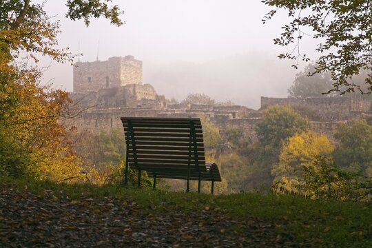 Bench in front of castel ruin Schmidtburg, Soonwaldsteig, Hunsr&uuml;ck, Rhineland-Palatinate, Germany, Europe