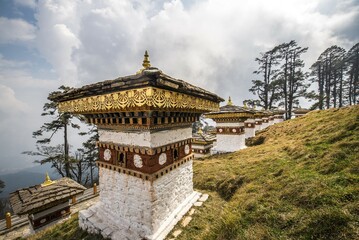 Obraz premium The 108 chorten or prayer shrines of Druk Wangyal at the Dochula Pass, Himalaya region, Bhutan, Asia
