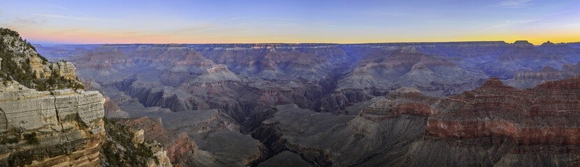 Gorge of the Grand Canyon at sunrise, Colorado River, view from Rim Walk, eroded rock landscape, South Rim, Grand Canyon National Park, Arizona, USA, North America